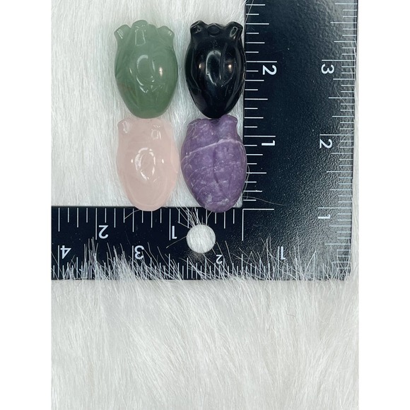 Chubby anatomical crystal heart polished stone - Picture 8 of 8